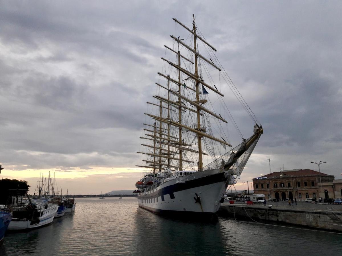Elegante Appartamento In Palazzo Storico Ortigia Syracuse Buitenkant foto